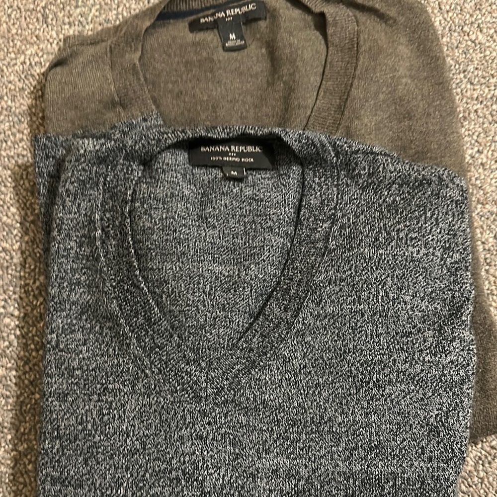 Men's V-Neck Sweater Set - Black and Gray